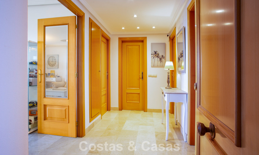 Turnkey apartment for sale on the New Golden Mile between Marbella and Estepona 804247