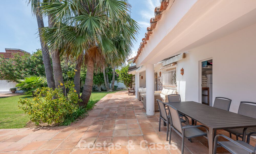 Authentic mediterranean villa with guest accommodation for sale near the beach in San Pedro Playa, Marbella 804334
