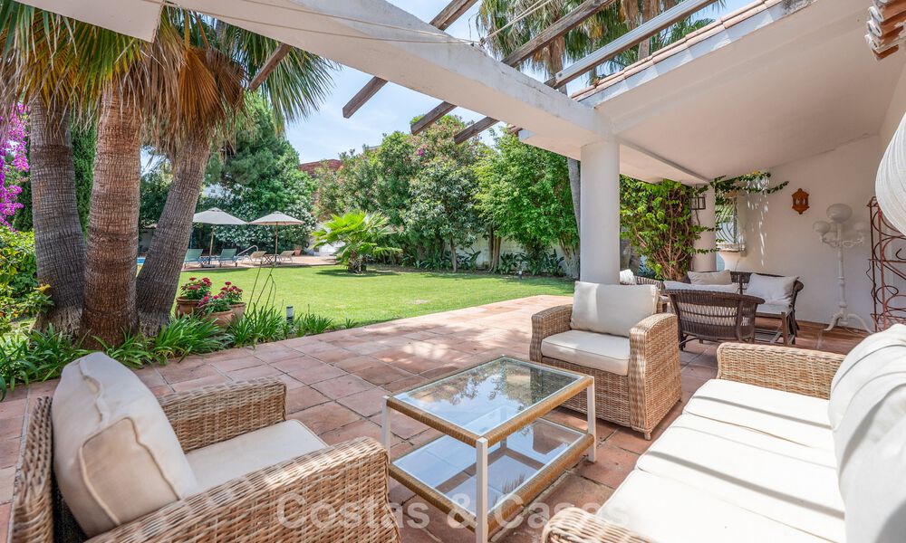 Authentic mediterranean villa with guest accommodation for sale near the beach in San Pedro Playa, Marbella 804335