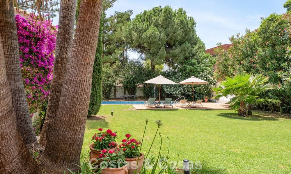 Authentic mediterranean villa with guest accommodation for sale near the beach in San Pedro Playa, Marbella 804336