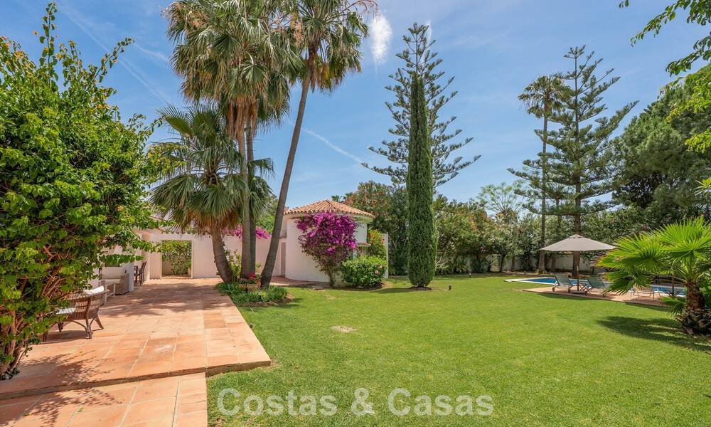 Authentic mediterranean villa with guest accommodation for sale near the beach in San Pedro Playa, Marbella 804338