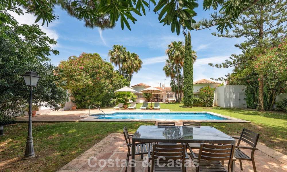 Authentic mediterranean villa with guest accommodation for sale near the beach in San Pedro Playa, Marbella 804341