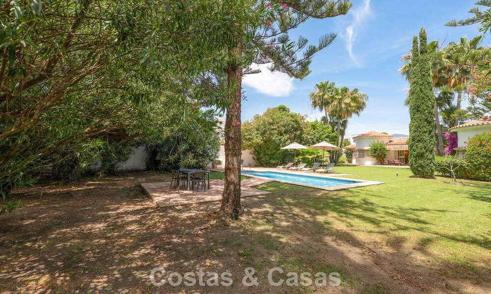 Authentic mediterranean villa with guest accommodation for sale near the beach in San Pedro Playa, Marbella 804342