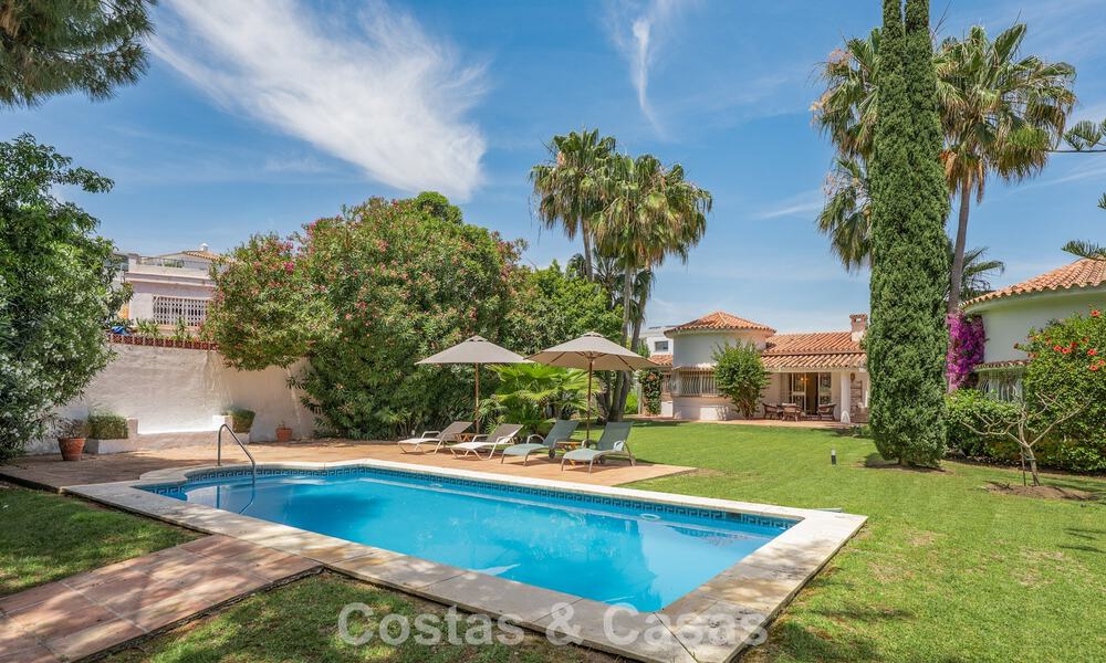 Authentic mediterranean villa with guest accommodation for sale near the beach in San Pedro Playa, Marbella 804343
