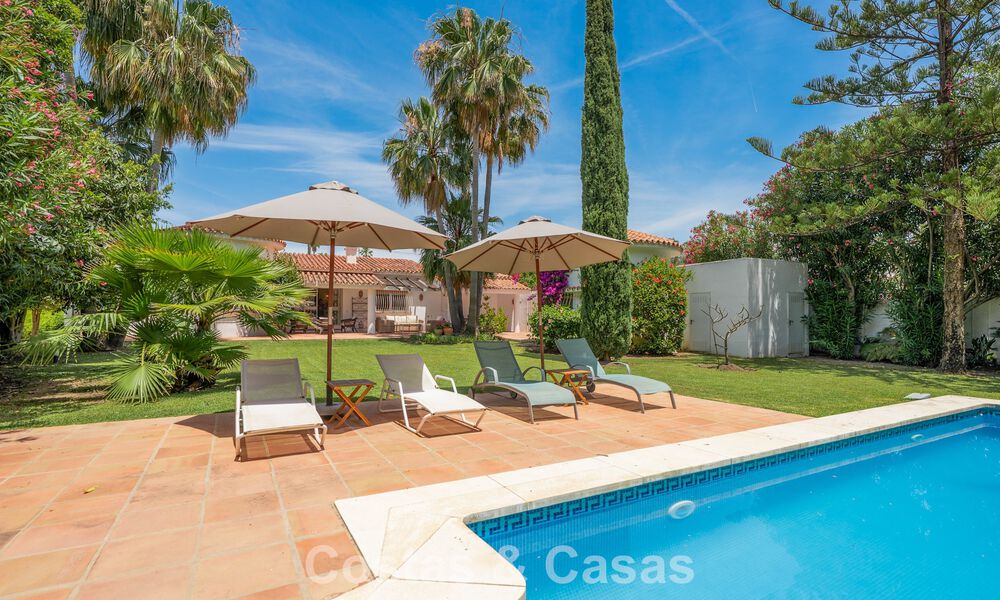 Authentic mediterranean villa with guest accommodation for sale near the beach in San Pedro Playa, Marbella 804345