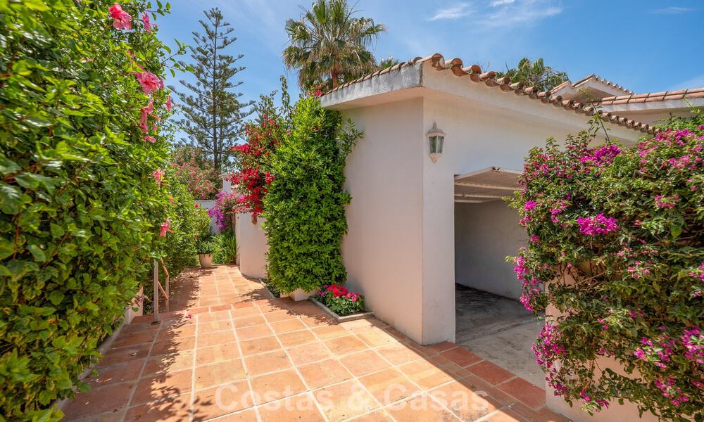 Authentic mediterranean villa with guest accommodation for sale near the beach in San Pedro Playa, Marbella 804349