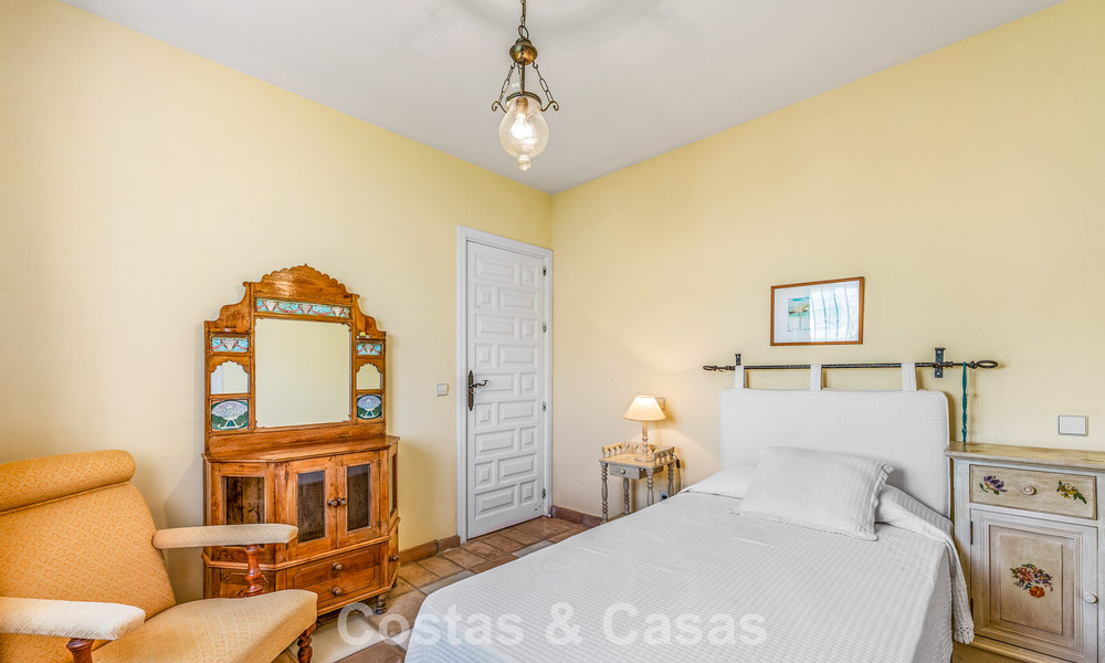 Authentic mediterranean villa with guest accommodation for sale near the beach in San Pedro Playa, Marbella 804354
