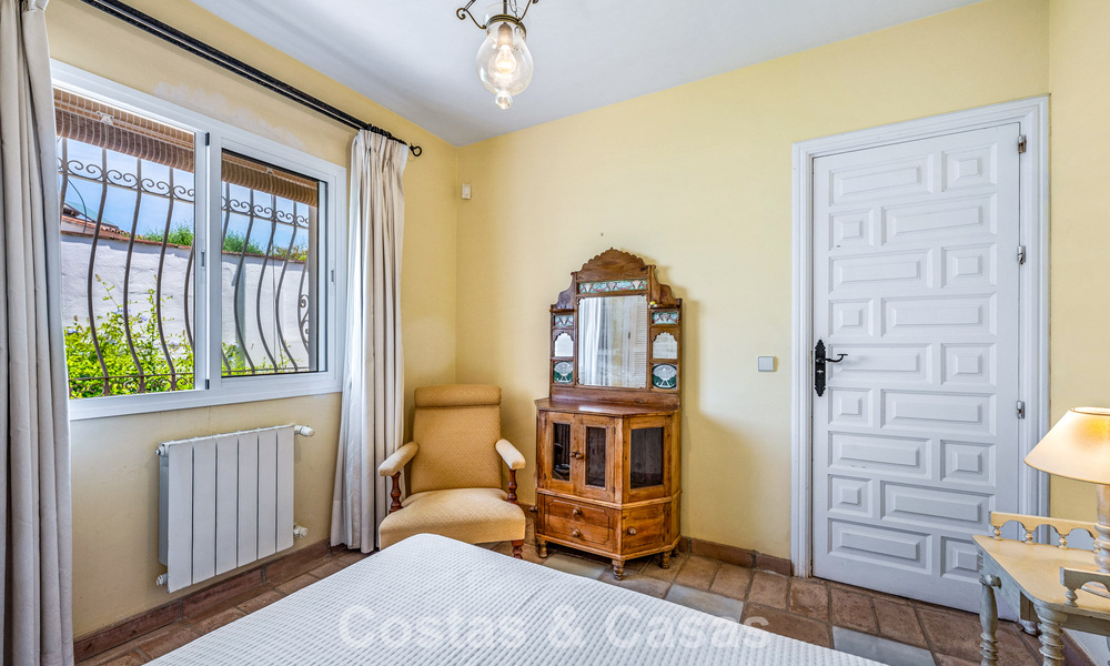Authentic mediterranean villa with guest accommodation for sale near the beach in San Pedro Playa, Marbella 804355