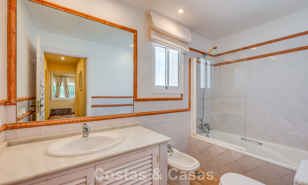 Authentic mediterranean villa with guest accommodation for sale near the beach in San Pedro Playa, Marbella 804356