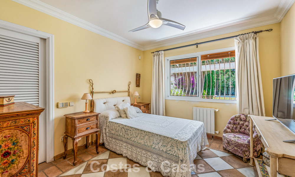 Authentic mediterranean villa with guest accommodation for sale near the beach in San Pedro Playa, Marbella 804357