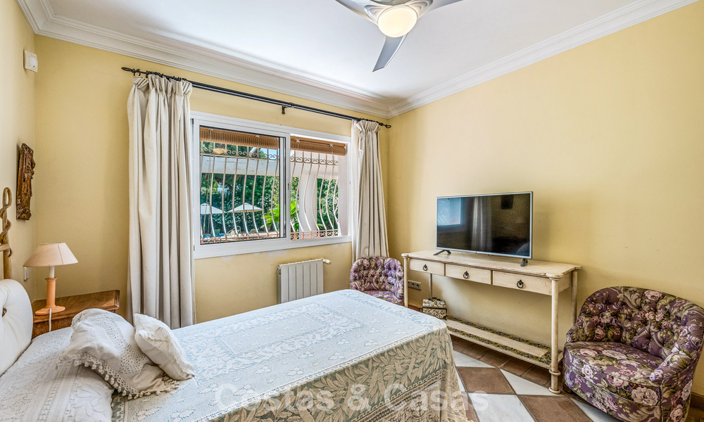 Authentic mediterranean villa with guest accommodation for sale near the beach in San Pedro Playa, Marbella 804358