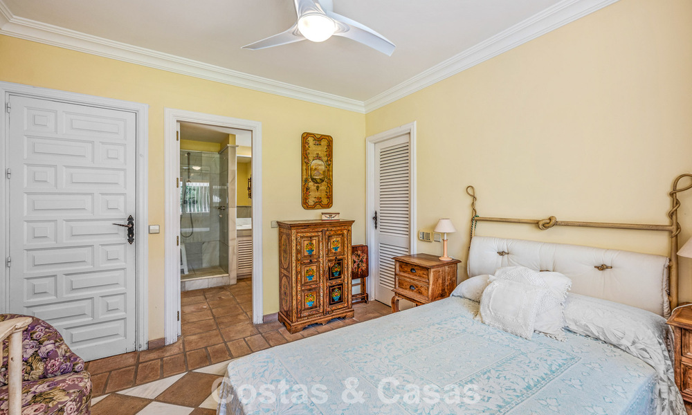 Authentic mediterranean villa with guest accommodation for sale near the beach in San Pedro Playa, Marbella 804359