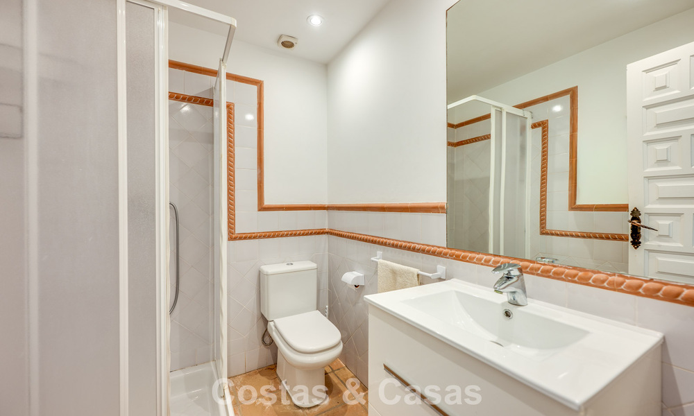 Authentic mediterranean villa with guest accommodation for sale near the beach in San Pedro Playa, Marbella 804362