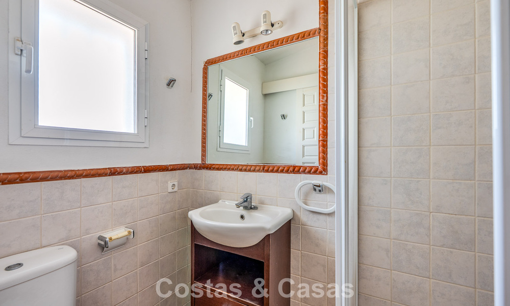 Authentic mediterranean villa with guest accommodation for sale near the beach in San Pedro Playa, Marbella 804367
