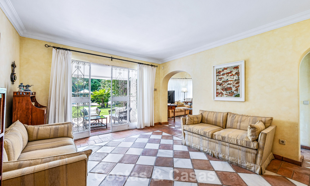 Authentic mediterranean villa with guest accommodation for sale near the beach in San Pedro Playa, Marbella 804369