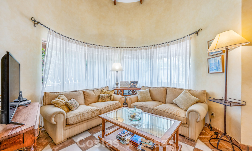 Authentic mediterranean villa with guest accommodation for sale near the beach in San Pedro Playa, Marbella 804372