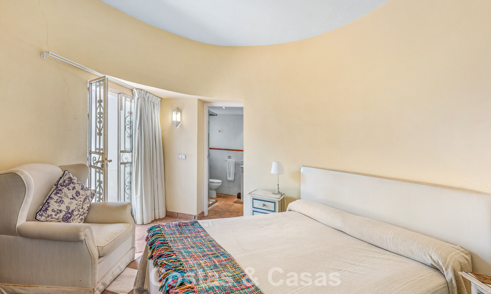 Authentic mediterranean villa with guest accommodation for sale near the beach in San Pedro Playa, Marbella 804373