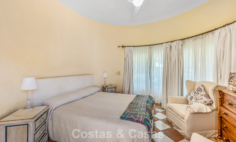 Authentic mediterranean villa with guest accommodation for sale near the beach in San Pedro Playa, Marbella 804374
