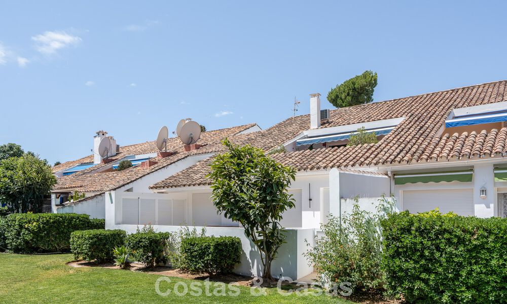 Charming apartment with Sale-and-Leaseback agreement for sale in Nueva Andalucía, Marbella 804399