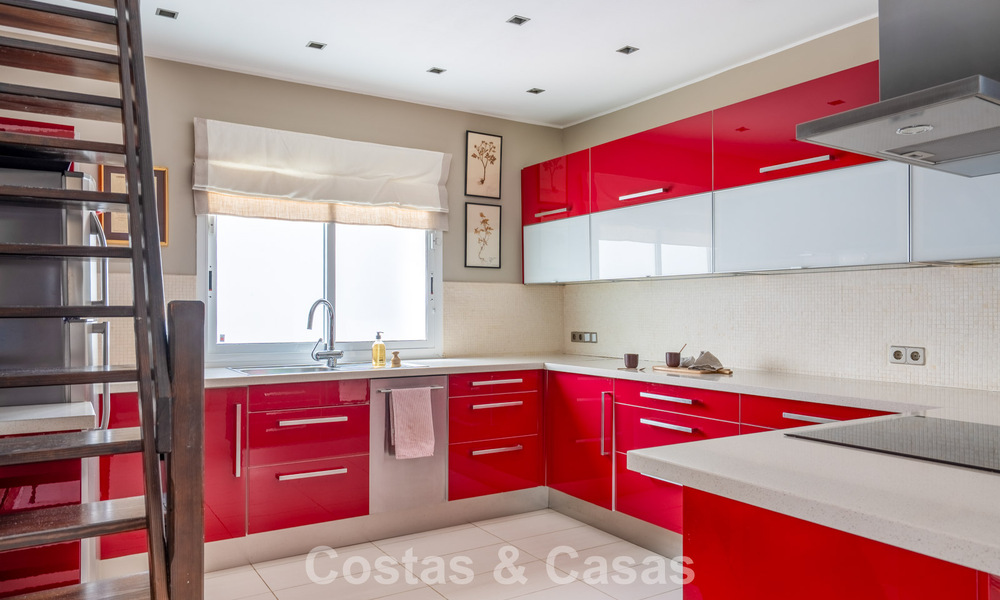 Charming apartment with Sale-and-Leaseback agreement for sale in Nueva Andalucía, Marbella 804408