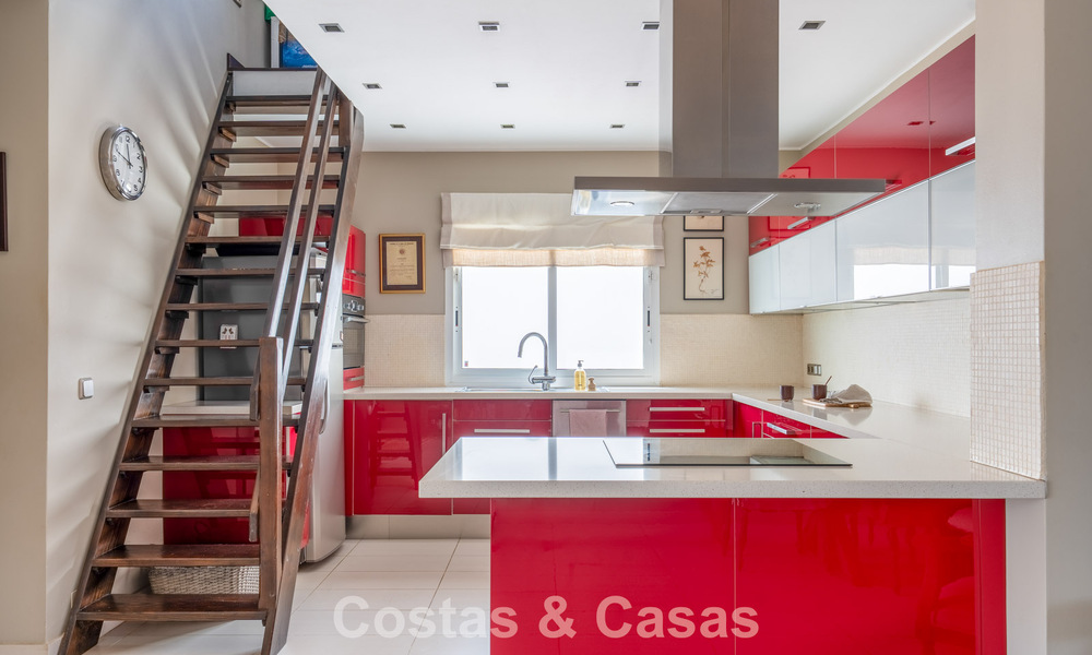 Charming apartment with Sale-and-Leaseback agreement for sale in Nueva Andalucía, Marbella 804409