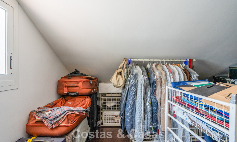 Charming apartment with Sale-and-Leaseback agreement for sale in Nueva Andalucía, Marbella 804417