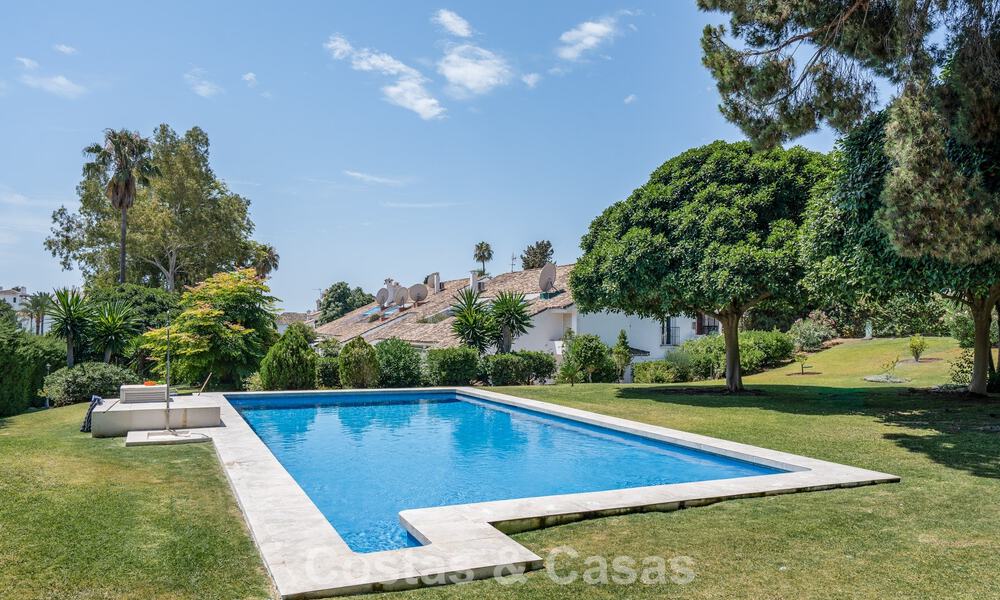 Charming apartment with Sale-and-Leaseback agreement for sale in Nueva Andalucía, Marbella 804421
