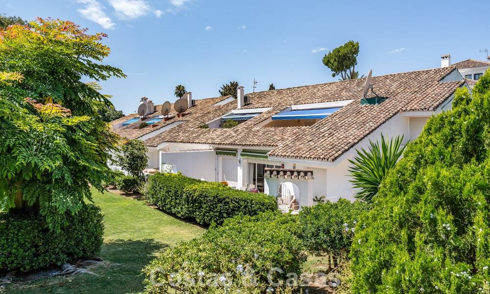 Charming apartment with Sale-and-Leaseback agreement for sale in Nueva Andalucía, Marbella 804422