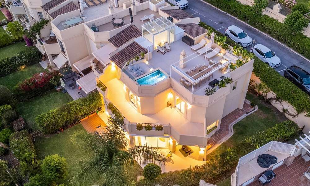 Luxuriously fully renovated semi-detached villa, frontline golf for sale in La Quinta, Marbella - Benahavís 804423