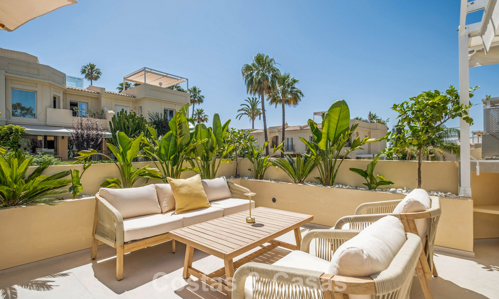 Luxuriously fully renovated semi-detached villa, frontline golf for sale in La Quinta, Marbella - Benahavís 804429