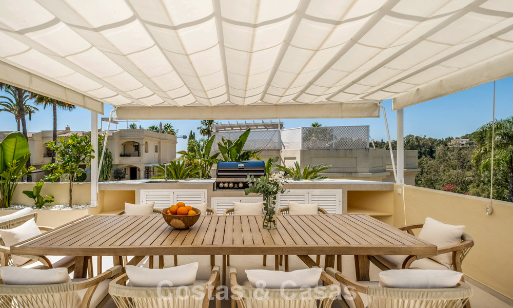 Luxuriously fully renovated semi-detached villa, frontline golf for sale in La Quinta, Marbella - Benahavís 804430