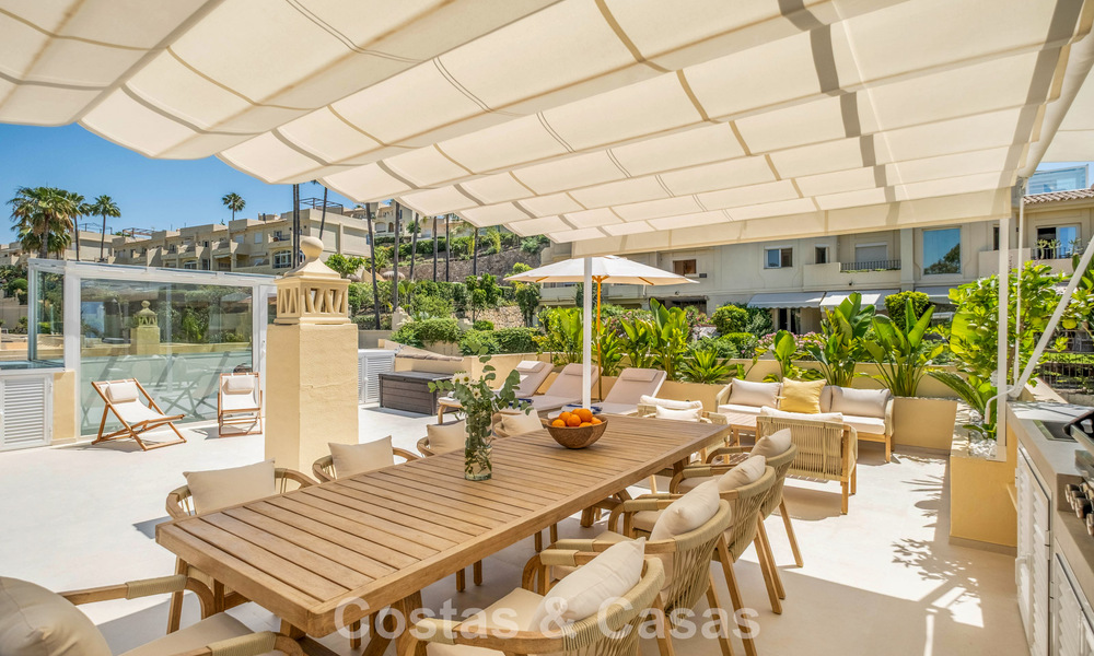 Luxuriously fully renovated semi-detached villa, frontline golf for sale in La Quinta, Marbella - Benahavís 804431