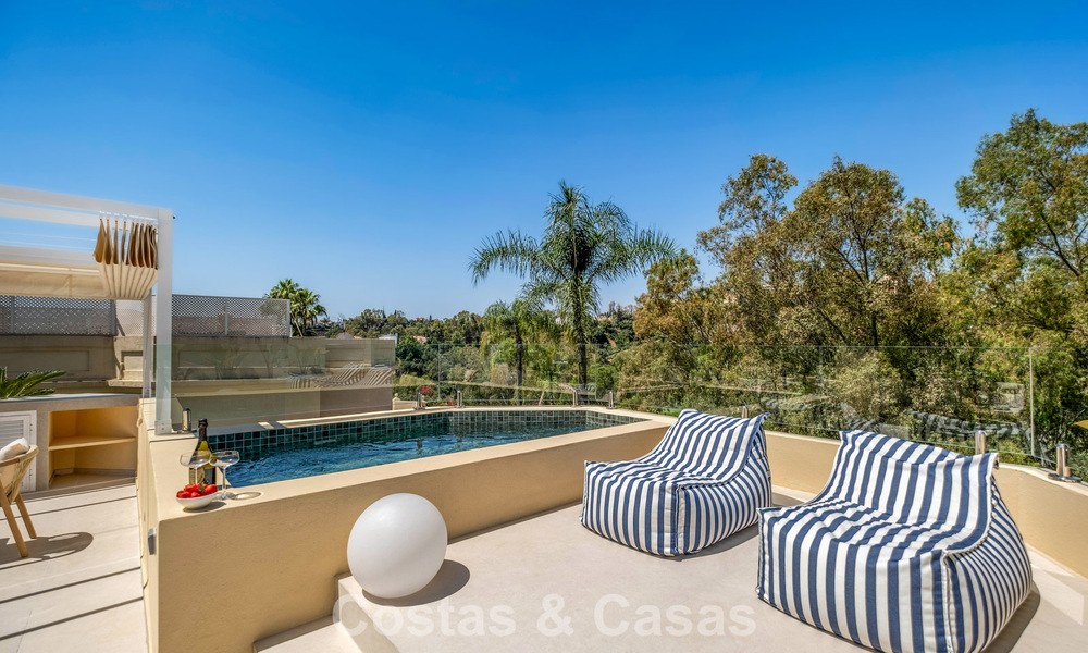 Luxuriously fully renovated semi-detached villa, frontline golf for sale in La Quinta, Marbella - Benahavís 804435
