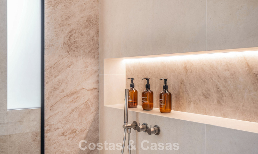 Luxuriously fully renovated semi-detached villa, frontline golf for sale in La Quinta, Marbella - Benahavís 804438