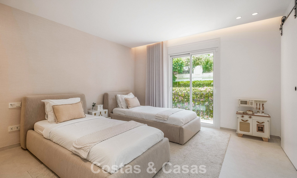Luxuriously fully renovated semi-detached villa, frontline golf for sale in La Quinta, Marbella - Benahavís 804453