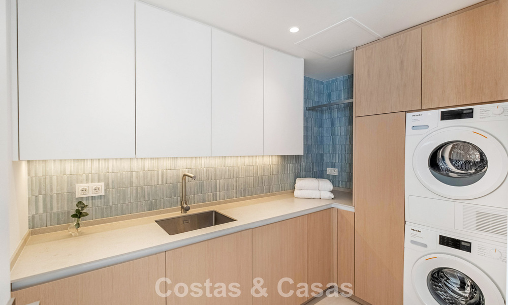 Luxuriously fully renovated semi-detached villa, frontline golf for sale in La Quinta, Marbella - Benahavís 804457