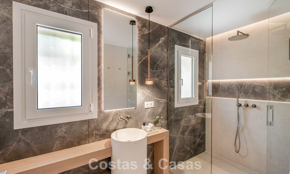 Luxuriously fully renovated semi-detached villa, frontline golf for sale in La Quinta, Marbella - Benahavís 804460