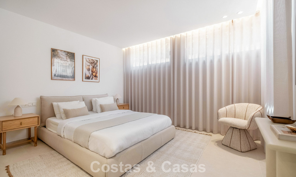 Luxuriously fully renovated semi-detached villa, frontline golf for sale in La Quinta, Marbella - Benahavís 804463