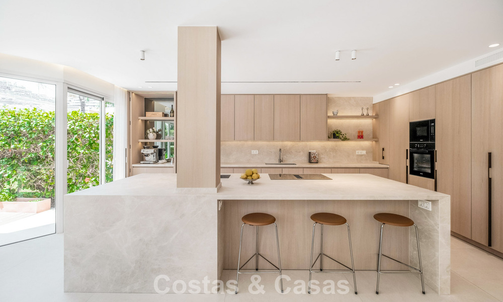 Luxuriously fully renovated semi-detached villa, frontline golf for sale in La Quinta, Marbella - Benahavís 804468