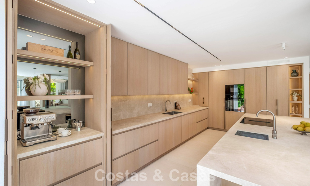 Luxuriously fully renovated semi-detached villa, frontline golf for sale in La Quinta, Marbella - Benahavís 804471