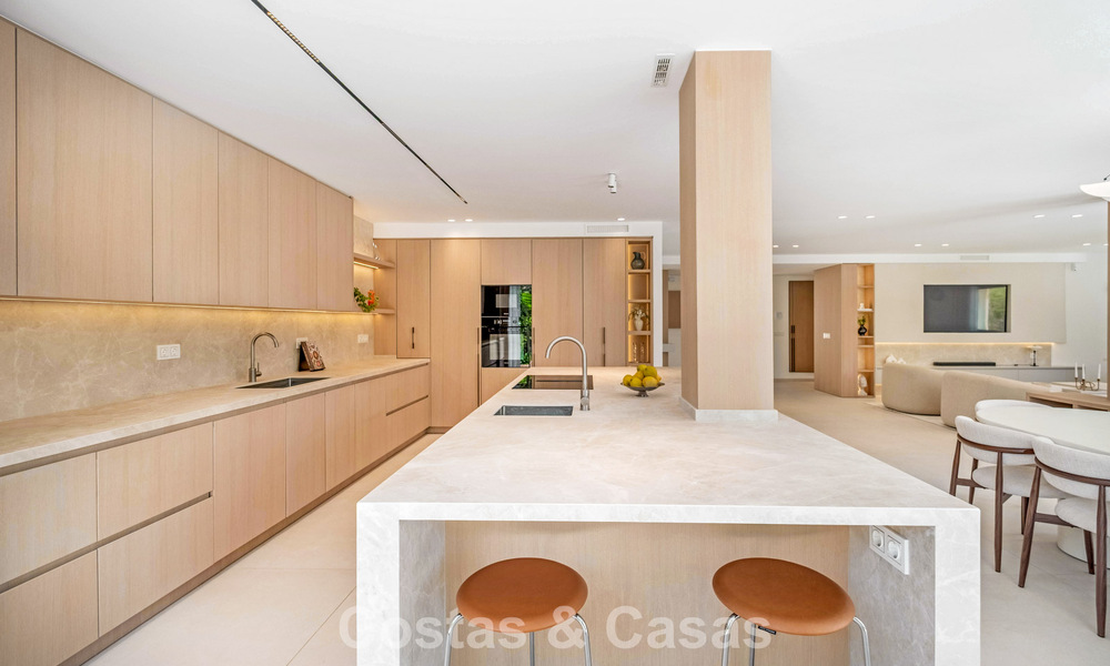Luxuriously fully renovated semi-detached villa, frontline golf for sale in La Quinta, Marbella - Benahavís 804472