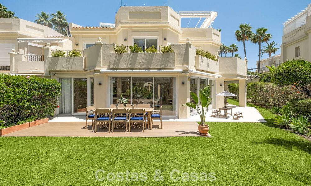 Luxuriously fully renovated semi-detached villa, frontline golf for sale in La Quinta, Marbella - Benahavís 804476