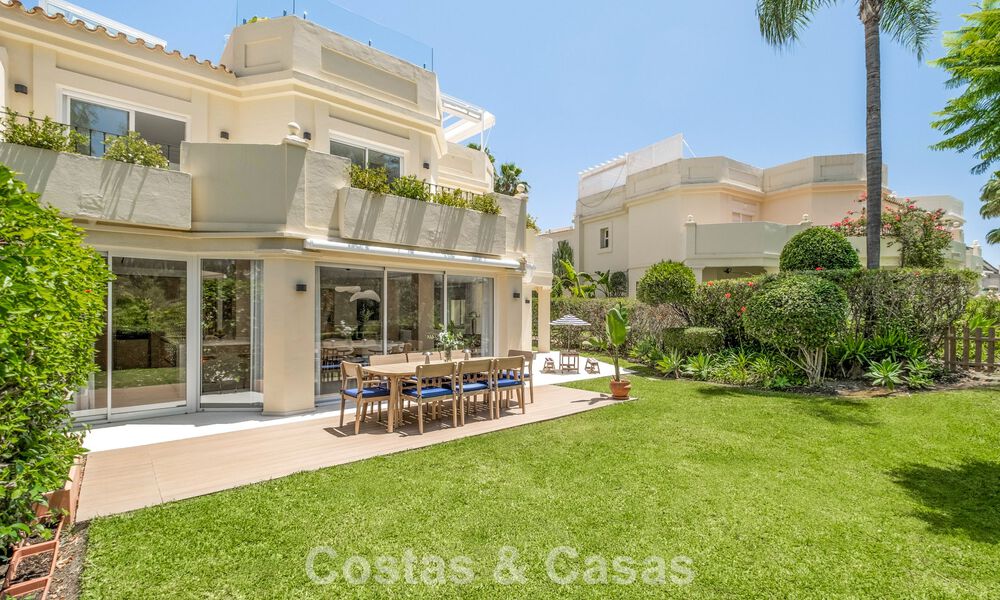 Luxuriously fully renovated semi-detached villa, frontline golf for sale in La Quinta, Marbella - Benahavís 804477