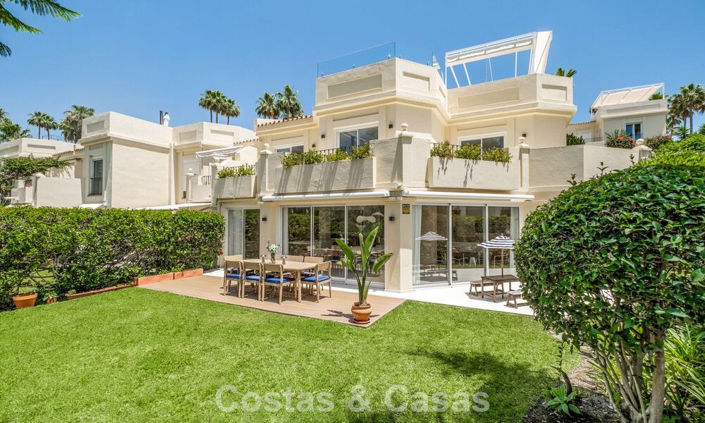 Luxuriously fully renovated semi-detached villa, frontline golf for sale in La Quinta, Marbella - Benahavís 804478