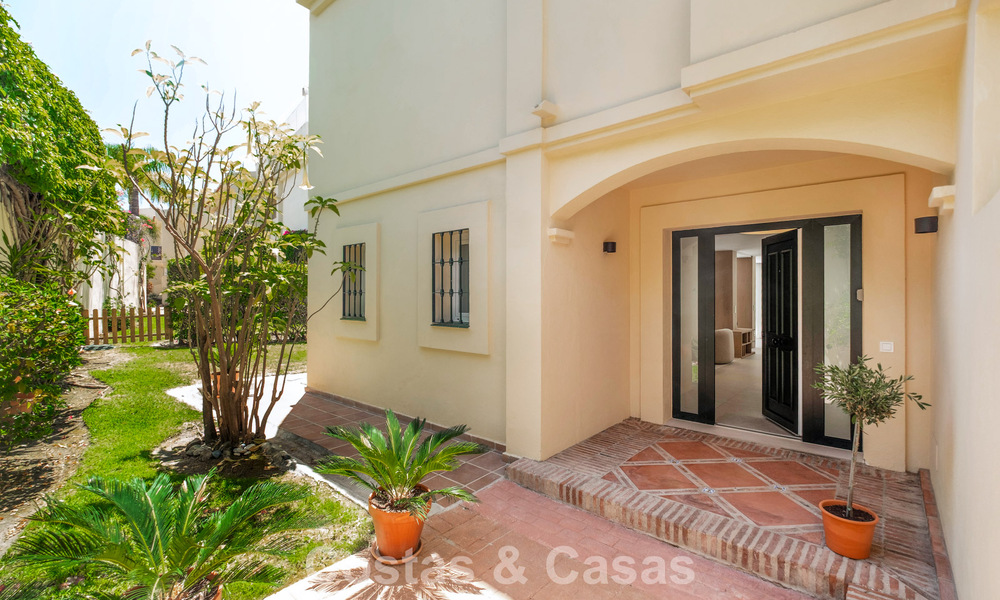 Luxuriously fully renovated semi-detached villa, frontline golf for sale in La Quinta, Marbella - Benahavís 804492