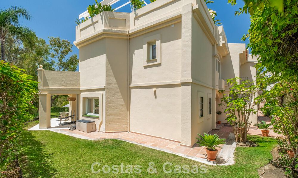 Luxuriously fully renovated semi-detached villa, frontline golf for sale in La Quinta, Marbella - Benahavís 804493