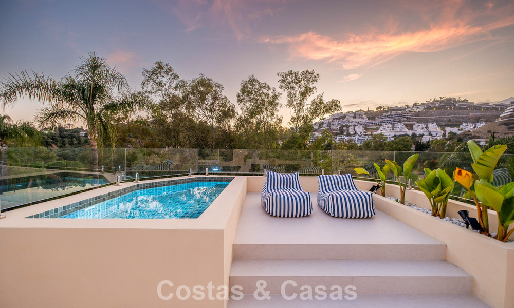 Luxuriously fully renovated semi-detached villa, frontline golf for sale in La Quinta, Marbella - Benahavís 804497