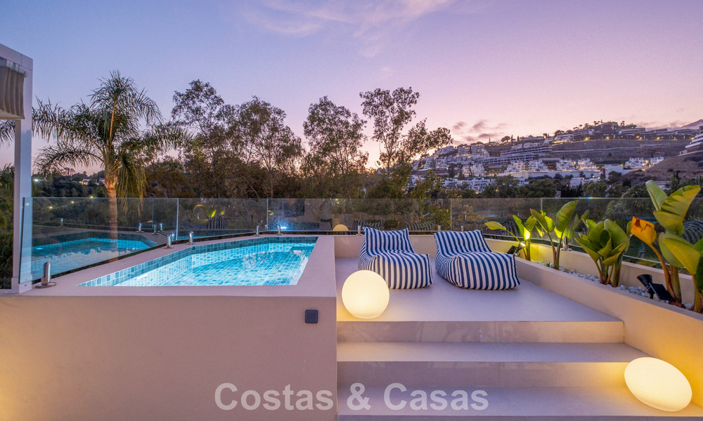 Luxuriously fully renovated semi-detached villa, frontline golf for sale in La Quinta, Marbella - Benahavís 804498