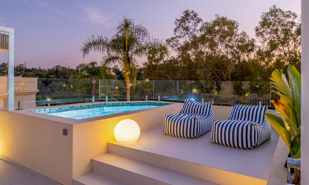 Luxuriously fully renovated semi-detached villa, frontline golf for sale in La Quinta, Marbella - Benahavís 804500