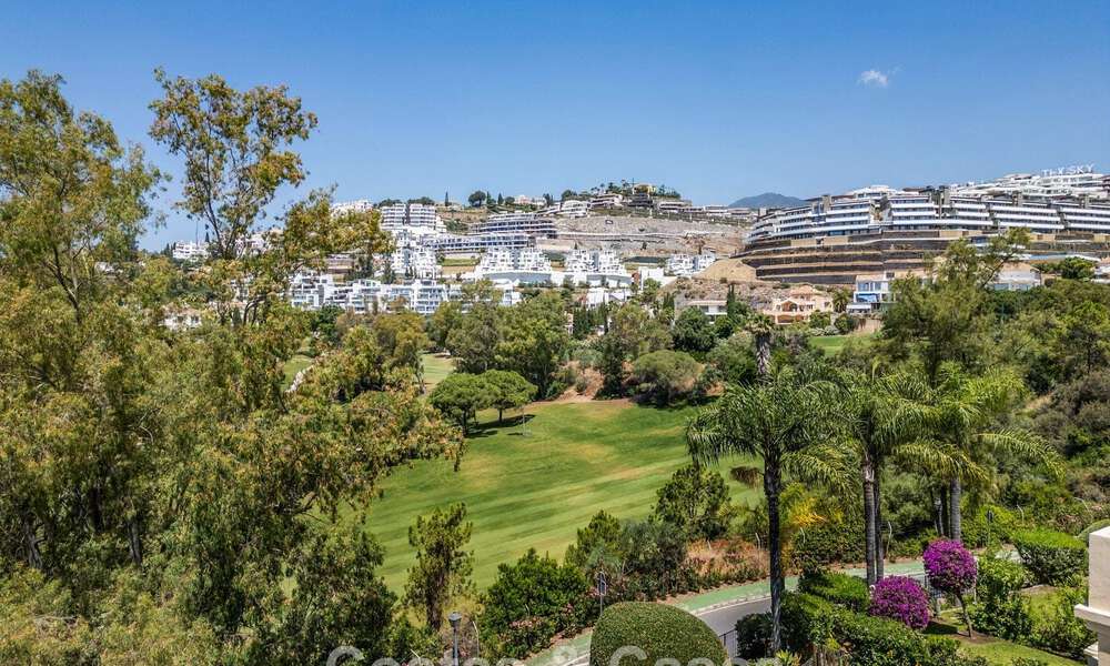 Luxuriously fully renovated semi-detached villa, frontline golf for sale in La Quinta, Marbella - Benahavís 804501